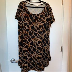 Womens Plus Size Free Kisses Black & Gold Chain Long Tee T-shirt 3X